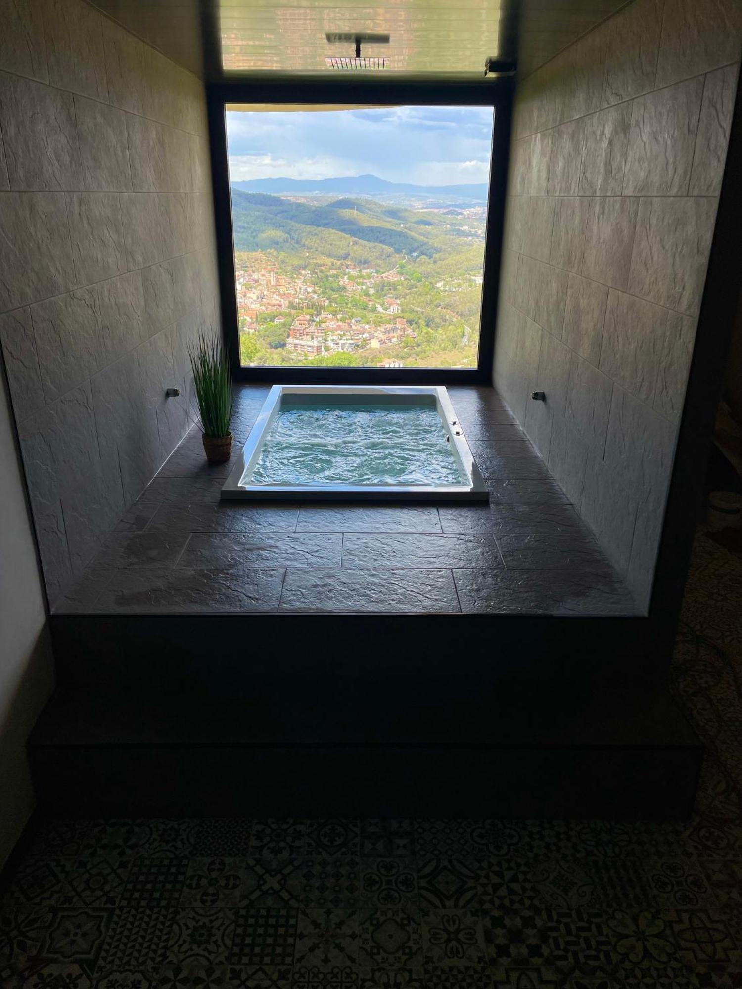Hotel Petit Mirador Torrelles De Llobregat Esterno foto