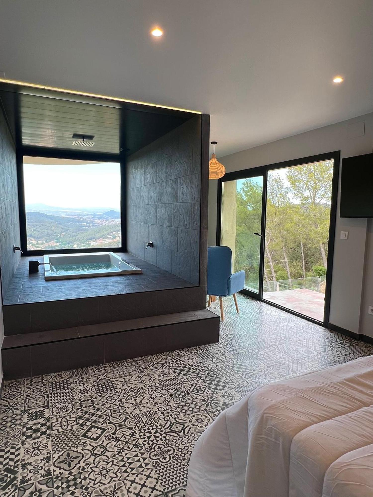 Hotel Petit Mirador Torrelles De Llobregat Esterno foto