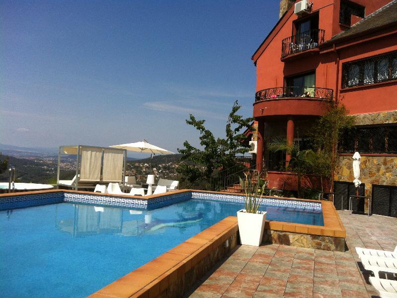Hotel Petit Mirador Torrelles De Llobregat Esterno foto