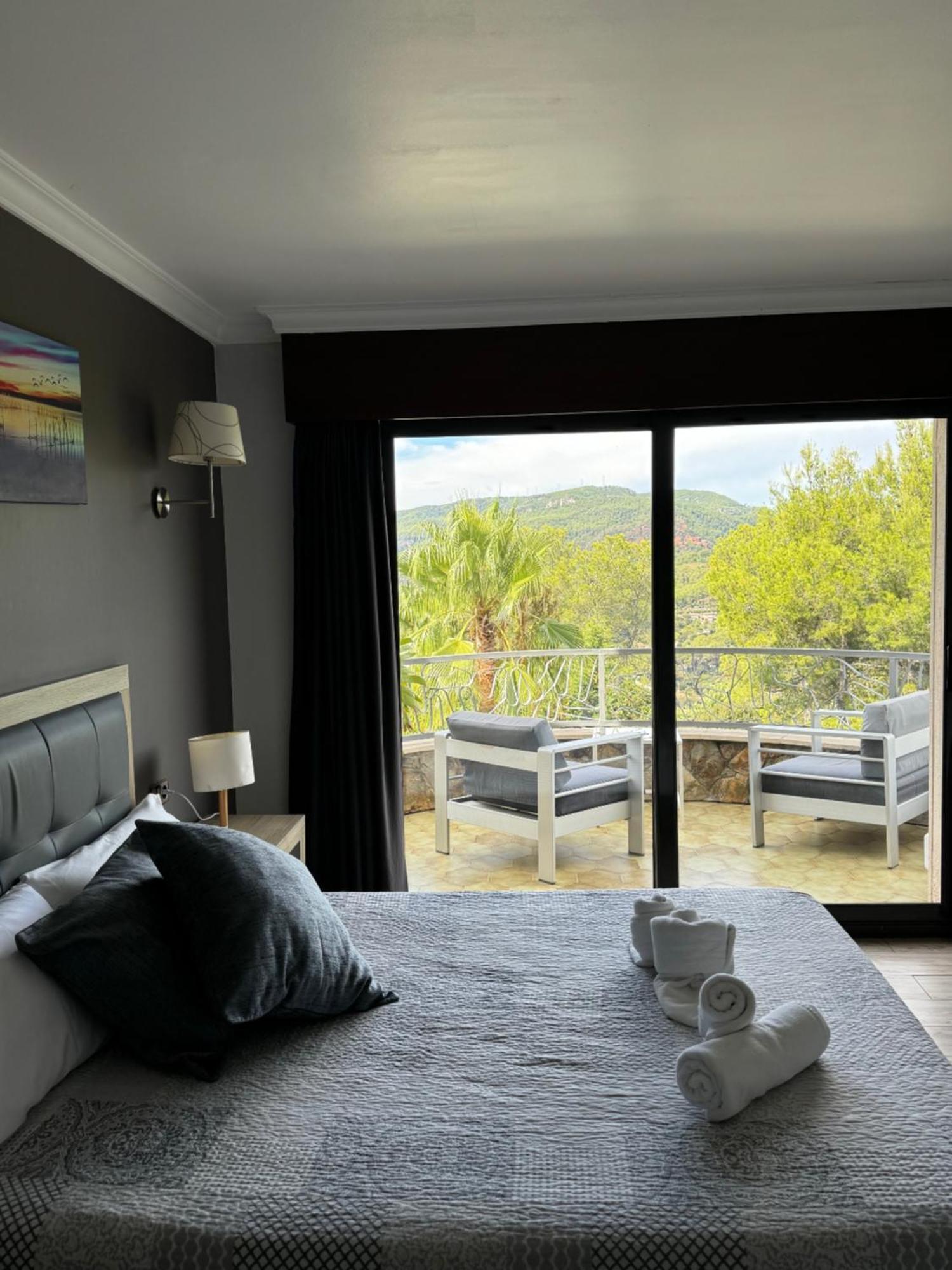 Hotel Petit Mirador Torrelles De Llobregat Esterno foto