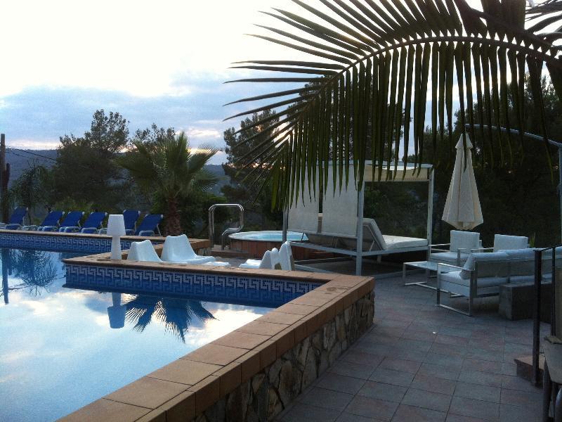 Hotel Petit Mirador Torrelles De Llobregat Esterno foto