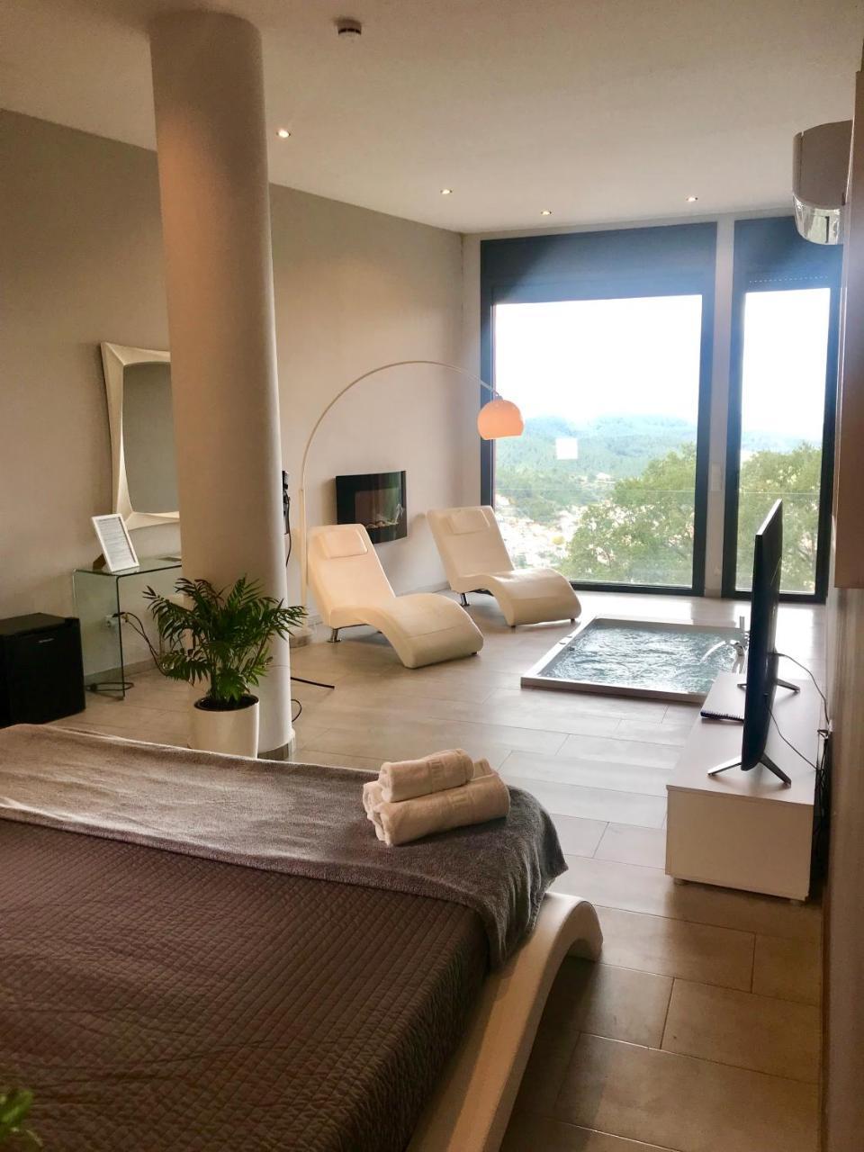 Hotel Petit Mirador Torrelles De Llobregat Esterno foto
